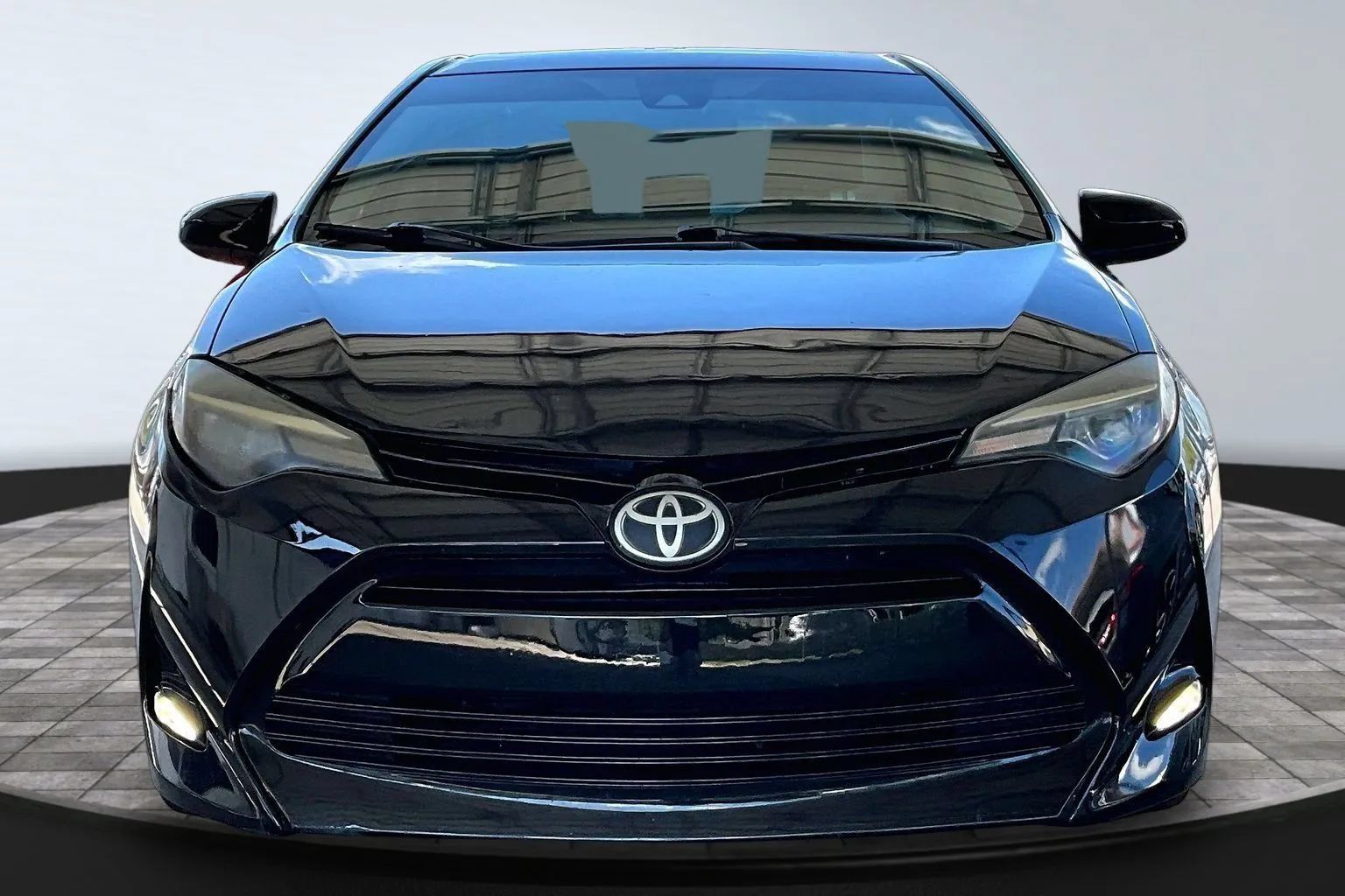 Used 2017 Toyota Corolla LE w/ LE Premium Package w/Moonroof FWD image 2