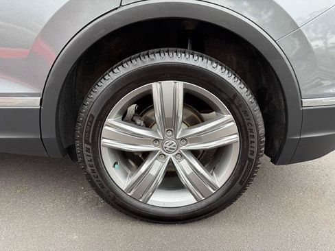 Used 2018 Volkswagen Tiguan SE AWD/4WD image 29