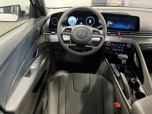 Used 2024 Hyundai Elantra SEL FWD image 18