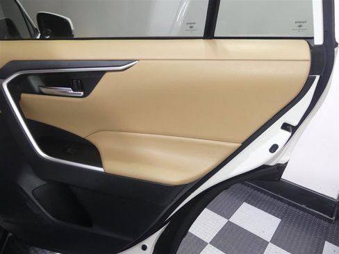 Used 2019 Toyota RAV4 XLE Premium image 26