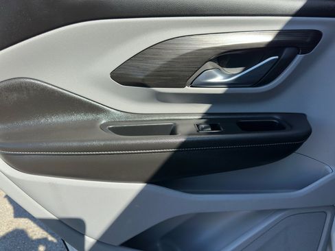 Used 2023 GMC Terrain SLE w/ Driver Convenience Package image 34