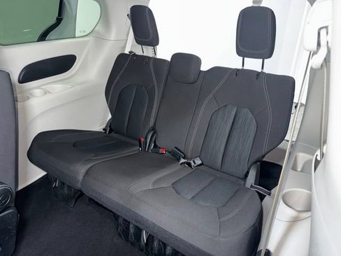 Used 2022 Chrysler Voyager LX FWD image 28