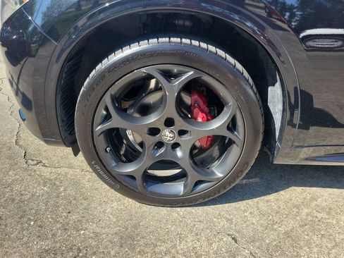 Used 2022 Alfa Romeo Stelvio Veloce AWD/4WD image 33