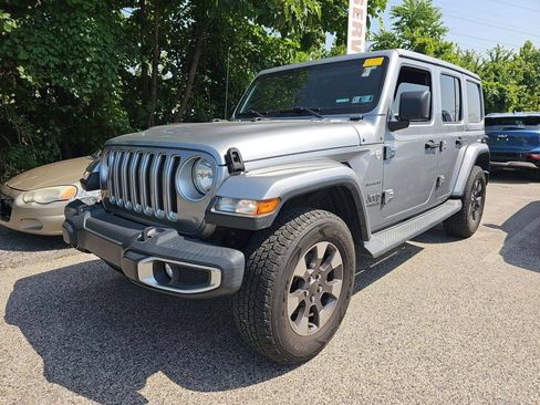 Used 2018 Jeep Wrangler Unlimited Sahara AWD/4WD image 2