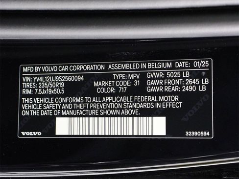 New 2025 Volvo XC40 B5 Core w/ Climate Package image 17