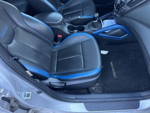 Used 2013 Hyundai Veloster Turbo w/ Ultimate Pkg image 28