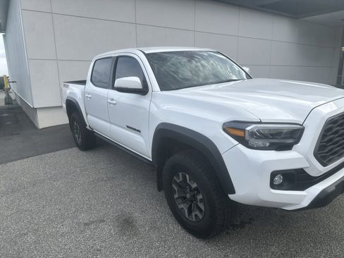 Used 2021 Toyota Tacoma TRD Off-Road w/ Technology Package image 9