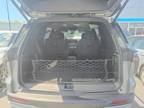 Used 2026 Chevrolet Traverse LT w/ LPO, Floor Liner Package FWD image 5