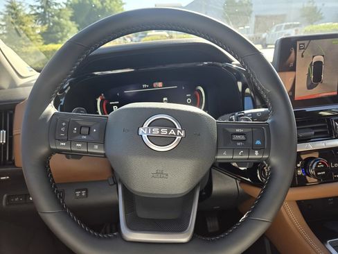 New 2026 Nissan Pathfinder Platinum w/ Accent Package AWD/4WD image 13