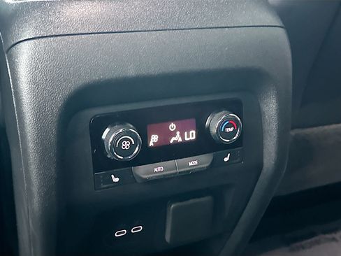 Used 2026 Chevrolet Traverse RS FWD image 21