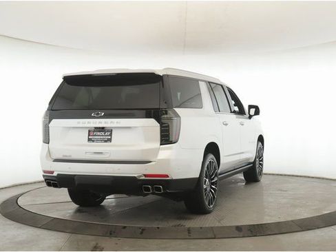 Used 2025 Chevrolet Suburban High Country AWD/4WD image 7
