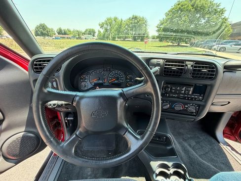 Used 1998 Chevrolet S10 Pickup LS w/ Preferred Equipment Group AWD/4WD image 18