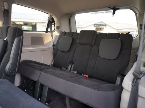 Used 2018 Dodge Grand Caravan SE w/ UConnect Hands-Free Group FWD image 25