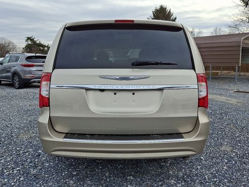 Used 2015 Chrysler Town & Country Touring w/ Driver Convenience Group image 6