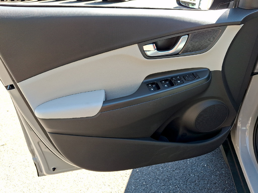 Certified 2023 Hyundai Kona SEL w/ Convenience Package AWD/4WD image 13
