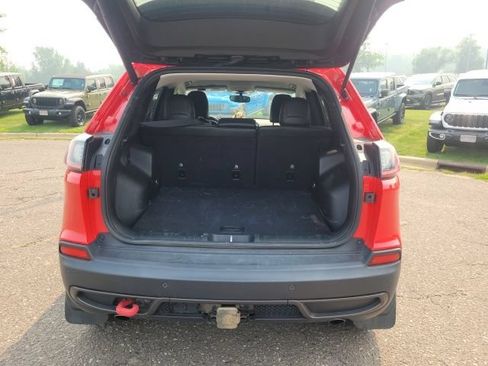 Used 2019 Jeep Cherokee Trailhawk w/ Comfort & Convenience Group AWD/4WD image 13