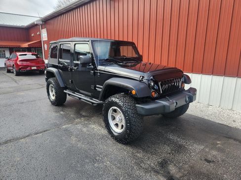 Used 2013 Jeep Wrangler Unlimited Sport AWD/4WD image 11