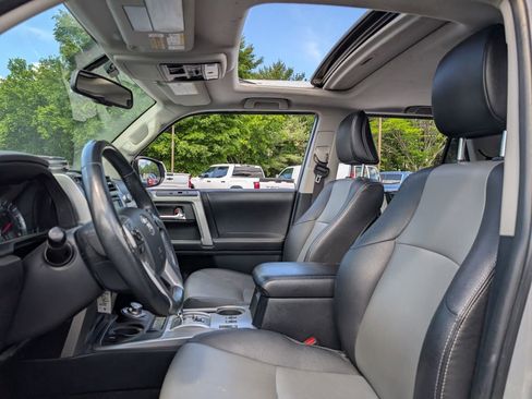 Used 2016 Toyota 4Runner SR5 Premium AWD/4WD image 9