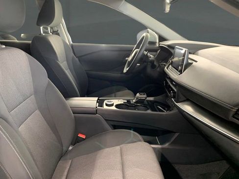 Used 2024 Nissan Rogue SV image 38