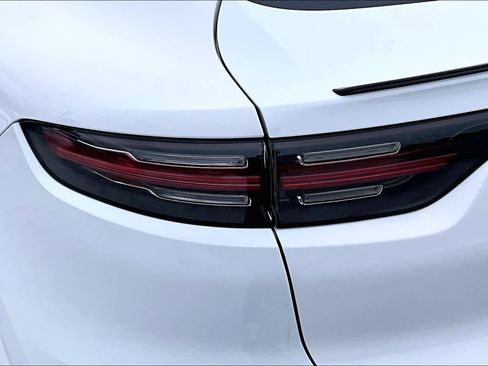 Used 2021 Porsche Cayenne Coupe image 27