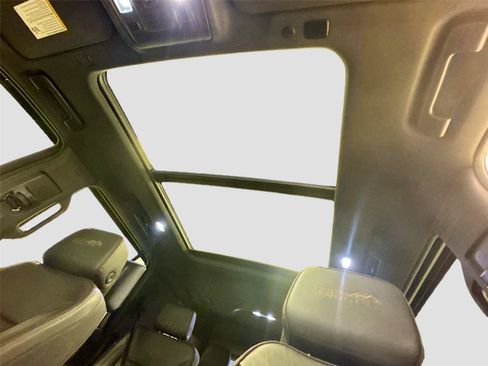 Used 2023 Chevrolet Tahoe High Country AWD/4WD image 23