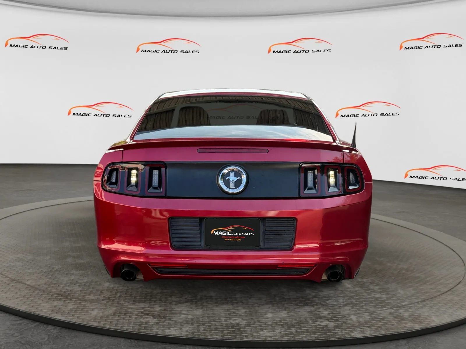 Used 2013 Ford Mustang Coupe RWD image 9