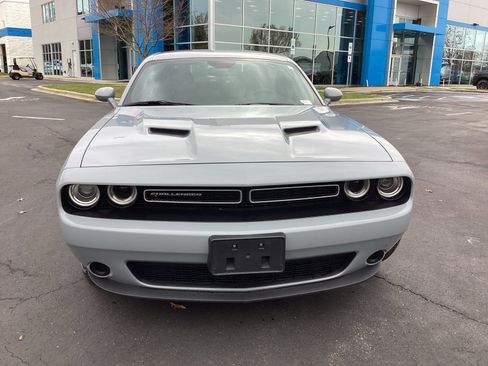 Used 2021 Dodge Challenger SXT image 4
