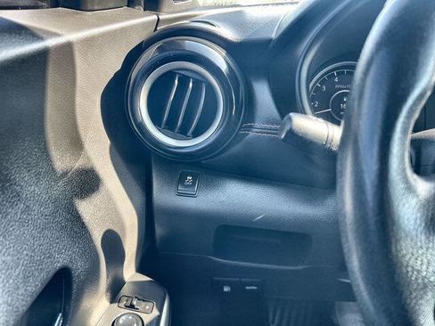 Used 2018 Nissan Kicks SR w/ Premium Package image 17