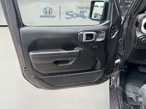 Used 2024 Jeep Wrangler Unlimited Sport AWD/4WD image 19