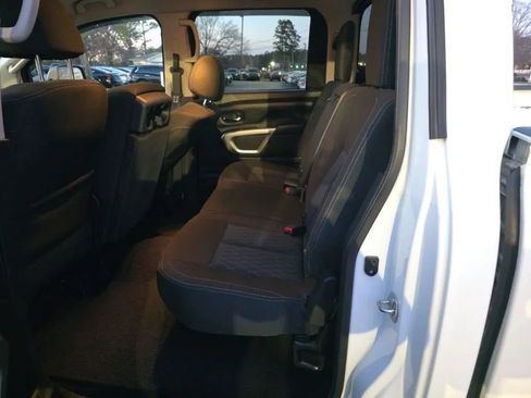 Used 2017 Nissan Titan SV AWD/4WD image 4
