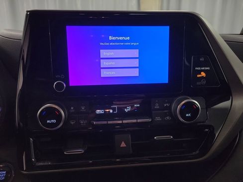 Used 2023 Toyota Highlander LE image 14