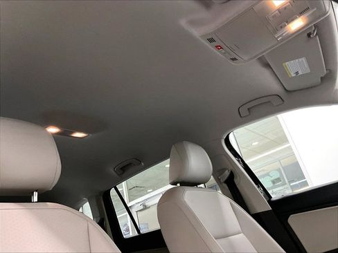 Used 2021 Volkswagen Tiguan SE AWD/4WD image 22