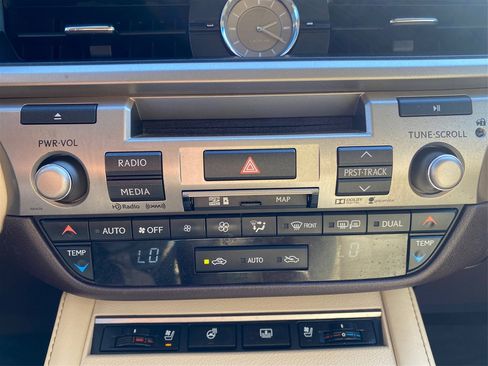 Used 2016 Lexus ES 350 w/ Luxury Package w/Wood Trim image 36