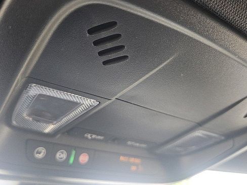 Used 2023 Chevrolet Traverse LT FWD image 14