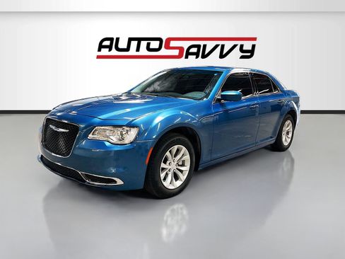 Used 2023 Chrysler 300 Touring image 3