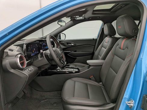 New 2025 Chevrolet Trax RS w/ Sunroof Package image 17