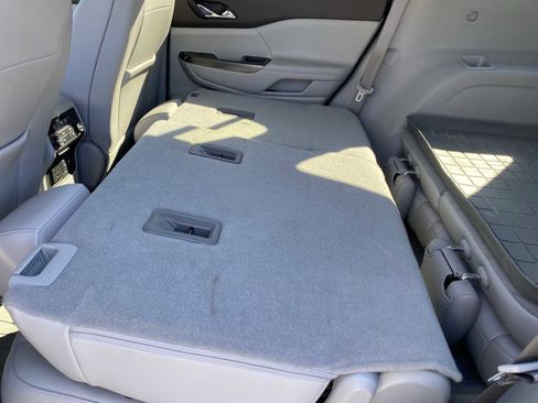 Used 2021 GMC Acadia SLT w/ Technology Package image 33