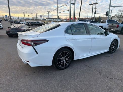 Used 2024 Toyota Camry SE image 17