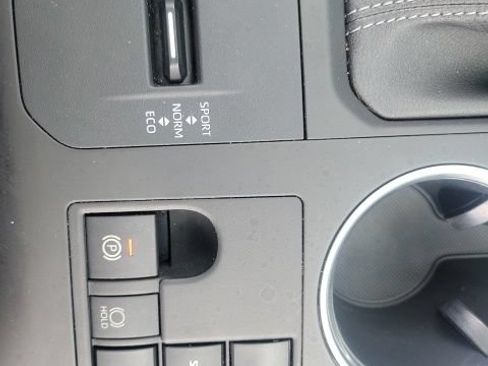 Used 2023 Toyota Highlander XLE FWD image 23