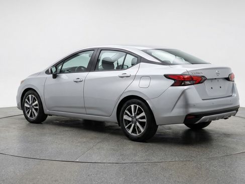 Used 2025 Nissan Versa SV image 6