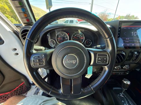 Used 2018 Jeep Wrangler Unlimited Rubicon image 28