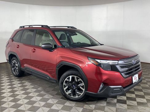Used 2025 Subaru Forester Premium AWD/4WD image 1