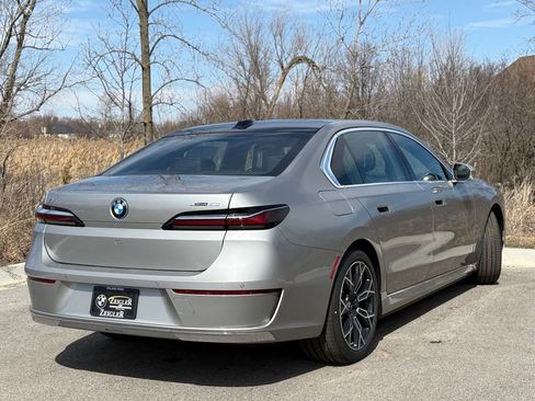 Used 2025 BMW i7 xDrive60 w/ Premium Package image 6