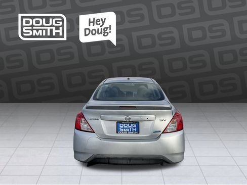 Used 2015 Nissan Versa SV image 4