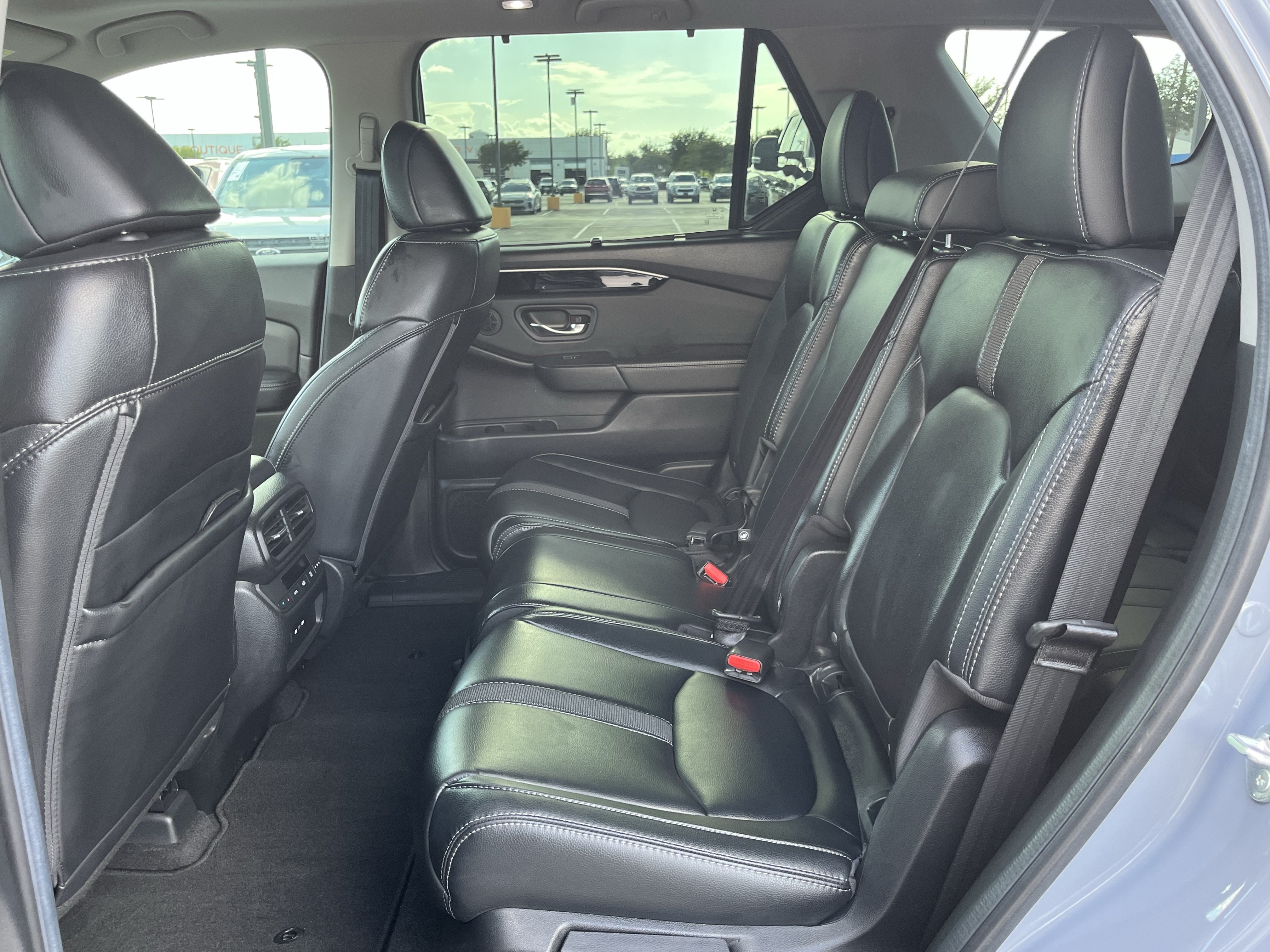 Used 2025 Honda Pilot Touring image 36