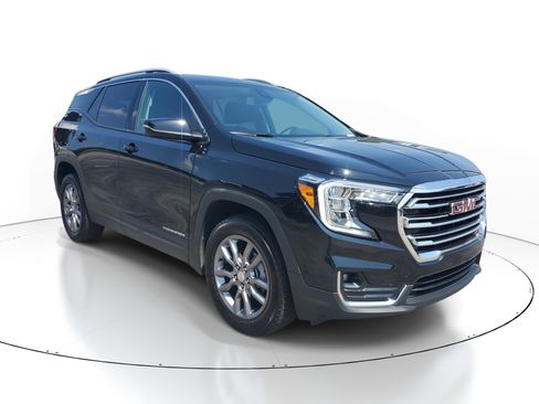 Used 2024 GMC Terrain SLT image 2