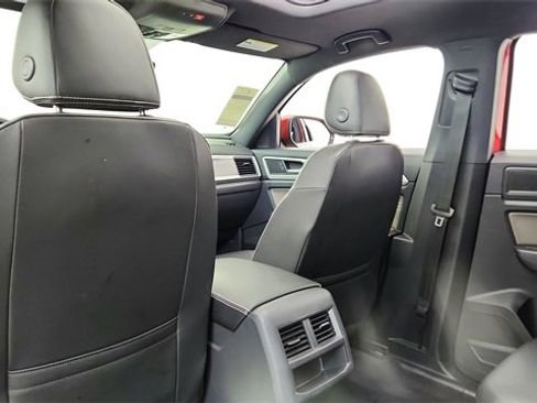 Used 2021 Volkswagen Atlas Cross Sport SE w/ Panoramic Sunroof Package image 30