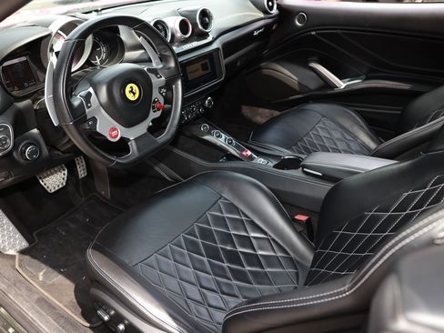 Used 2015 Ferrari California T RWD image 6