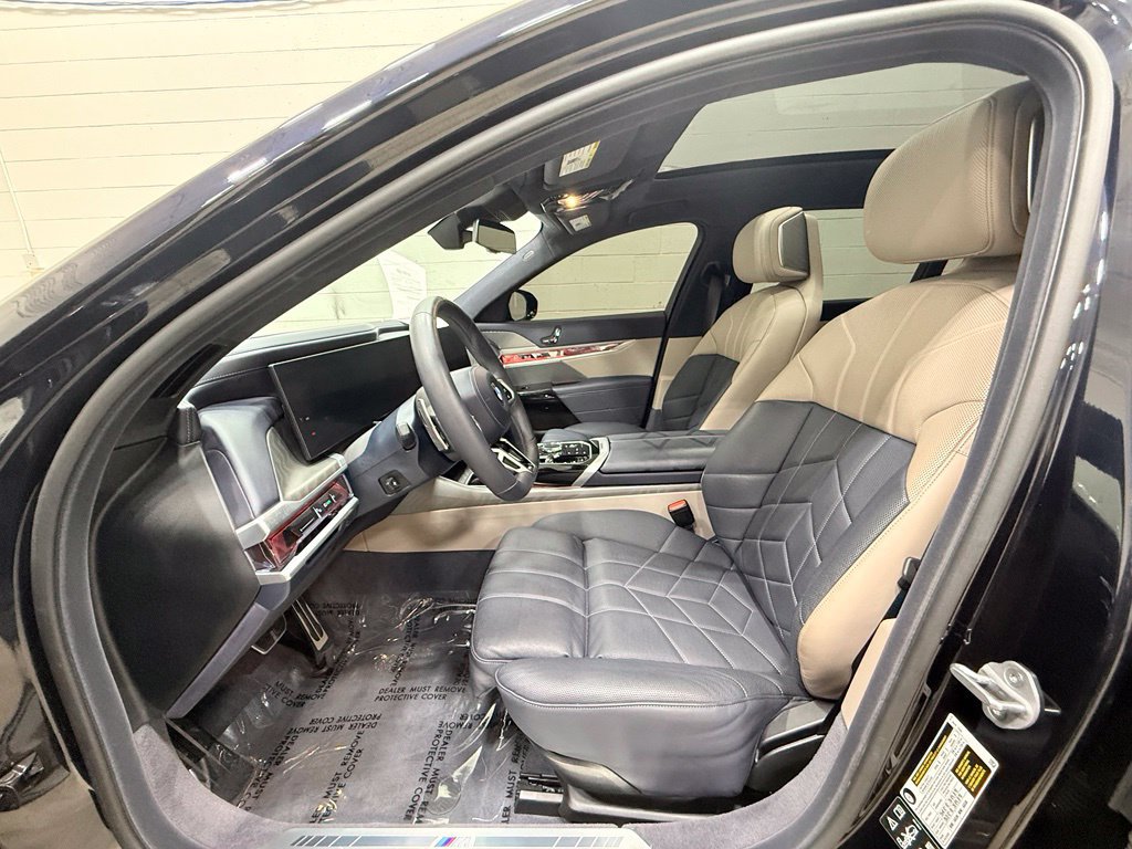 Used 2025 BMW 760i xDrive AWD/4WD image 30