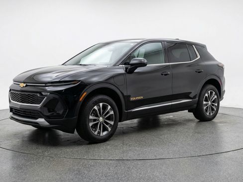 Used 2025 Chevrolet Equinox LT image 3